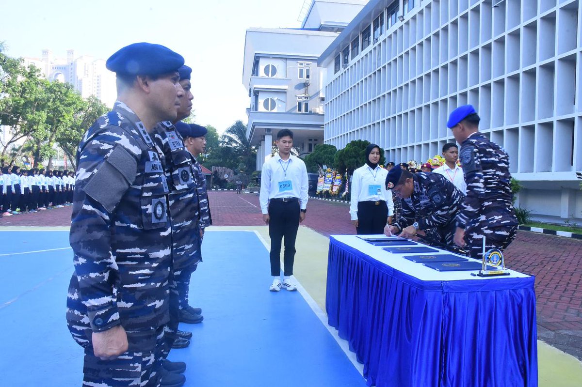 Kodaeral_III's tweet image. DANKODAERAL III: YAKIN PADA KEMAMPUAN DAN SIAPKAN DIRI, HANYA CALON TERBAIKLAH YANG MENGIKUTI PENDIDIKAN
#tnial #tni_angkatan_laut #jalesvevajayamahe #koarmada_ri #kodaeral_iii