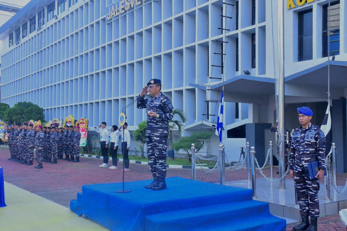 Kodaeral_III's tweet image. DANKODAERAL III: YAKIN PADA KEMAMPUAN DAN SIAPKAN DIRI, HANYA CALON TERBAIKLAH YANG MENGIKUTI PENDIDIKAN
#tnial #tni_angkatan_laut #jalesvevajayamahe #koarmada_ri #kodaeral_iii