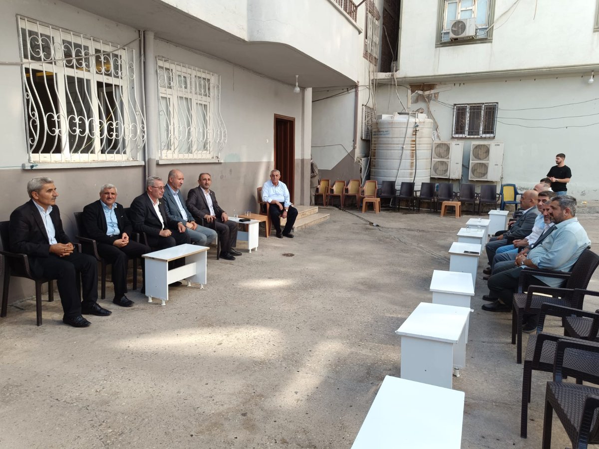 HudaParSilopi's tweet photo. Genel Başkan Vekilimiz ve Milletvekilimiz Sn. Şahzade Demir ile İl Başkanımız Sn. Emcet Yalçın, beraberindeki heyetle birlikte,
Ankara’daki tedavi sürecinin ardından evine dönen ilçemizin kanaat önderi Sn. Haşim Haşimoğlu’na geçmiş olsun ziyaretinde bulundu.
#Hüdapar
#Silopi https://t.co/6I2OI3i9dw