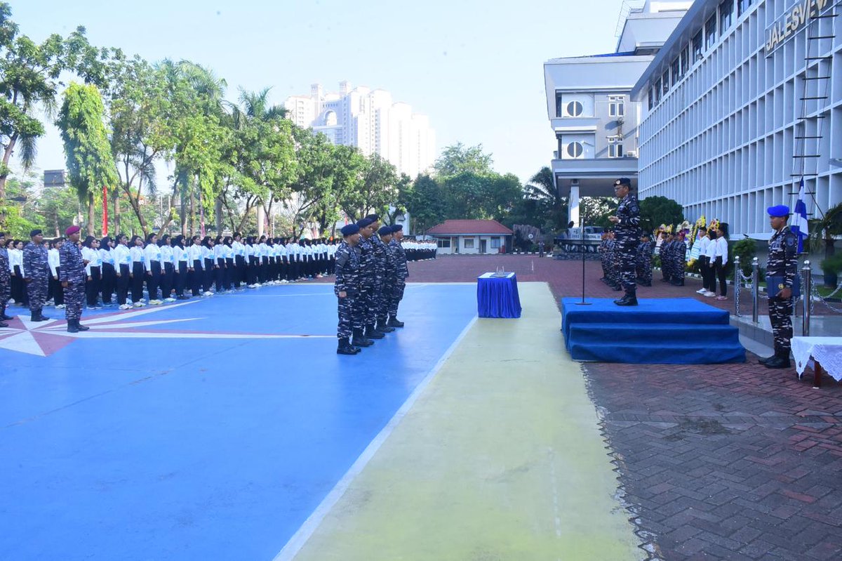 Kodaeral_III's tweet image. DANKODAERAL III: YAKIN PADA KEMAMPUAN DAN SIAPKAN DIRI, HANYA CALON TERBAIKLAH YANG MENGIKUTI PENDIDIKAN
#tnial #tni_angkatan_laut #jalesvevajayamahe #koarmada_ri #kodaeral_iii