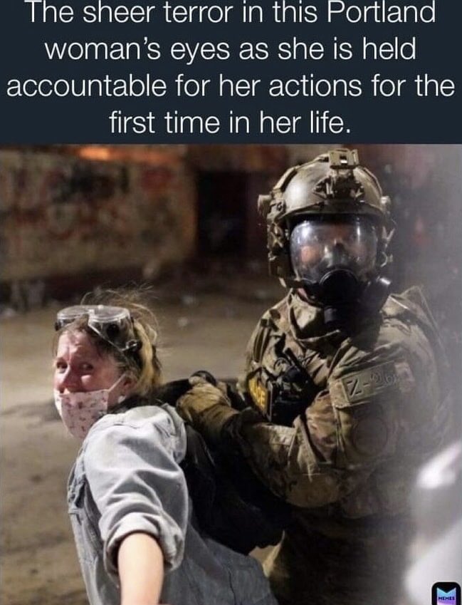 ErichSaylor's tweet image. GOOD MORNING! ☠️👊🏻

So many amazing things about this meme!

All IN ONE!

#Portland 
#protests
#antifa 
#ICE 
#women 
#Accountability 

LIKE❤️
COMMENT 🗣️
REPOST ♻️