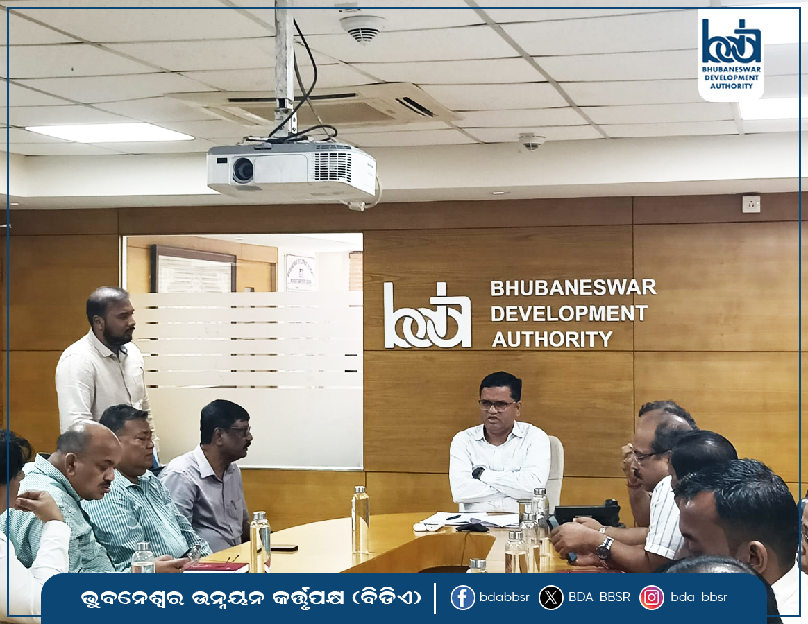 BDA_BBSR's tweet image. ଭୁବନେଶ୍ୱର ଉନ୍ନୟନ କର୍ତ୍ତୃପକ୍ଷ (ବିଡିଏ) ପକ୍ଷରୁ ସୋମବାର ଜନ ଅଭିଯୋଗ ଶୁଣାଣି କାର୍ଯ୍ୟକ୍ରମ ଅନୁଷ୍ଠିତ ହୋଇଯାଇଛି। ବିଡିଏର ଉପାଧ୍ୟକ୍ଷ ଡା.ଏନ୍ ତିରୁମାଲା ନାଏକ ଅଭିଯୋଗଗୁଡ଼ିକର ଶୁଣାଣି କରି ସେଗୁଡ଼ିକୁ ଅଗ୍ରାଧିକାର ଭିତ୍ତିରେ ସମାଧାନ କରିବା ପାଇଁ ବିଭାଗୀୟ ଅଧିକାରୀମାନଙ୍କୁ ନିର୍ଦ୍ଦେଶ ଦେଇଛନ୍ତି।
#BDA #ଅଭିଯୋଗଶୁଣାଣି