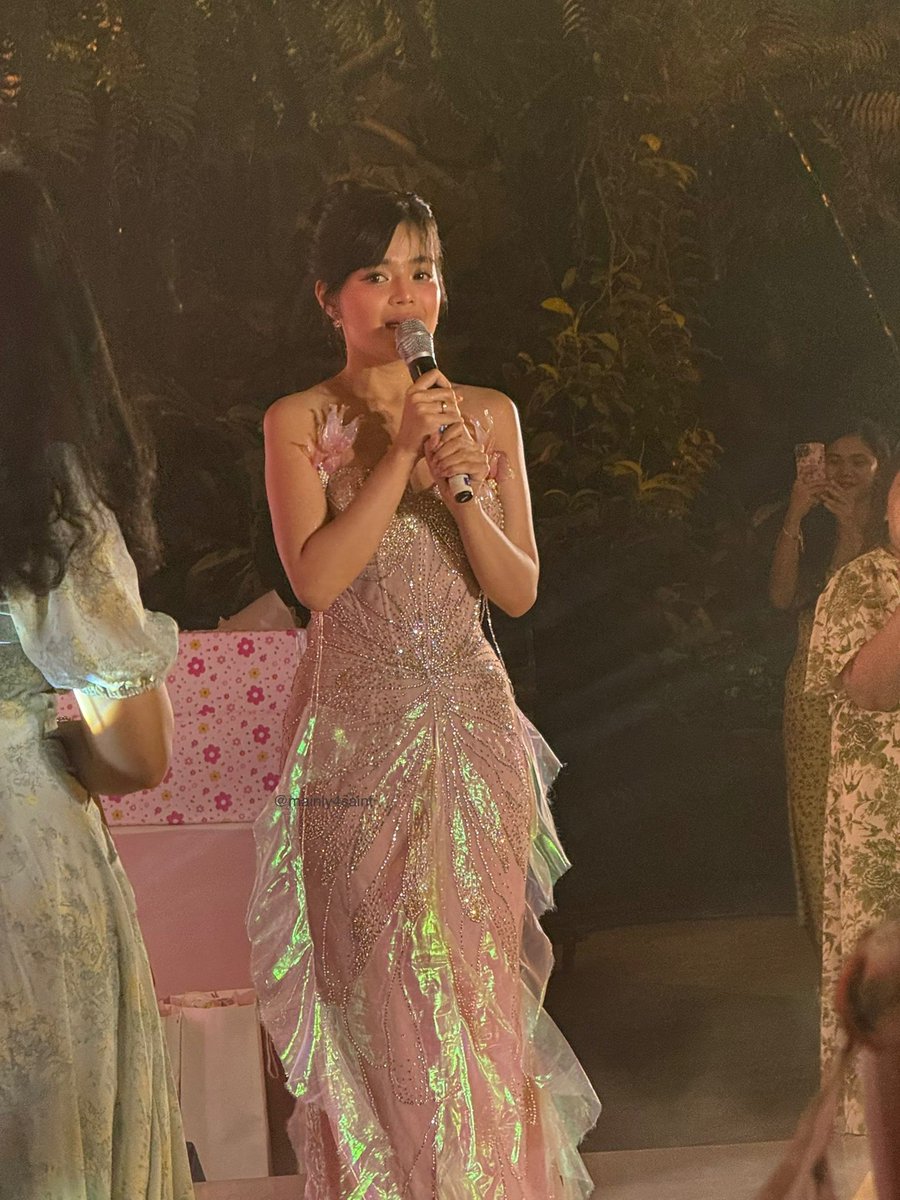 nakatingin talaga siya sakin na para bang ako si dustin. you’re definitely whimsical

BIANCA WHIMSICAL NIGHT 
#LaSoireeDeBianca