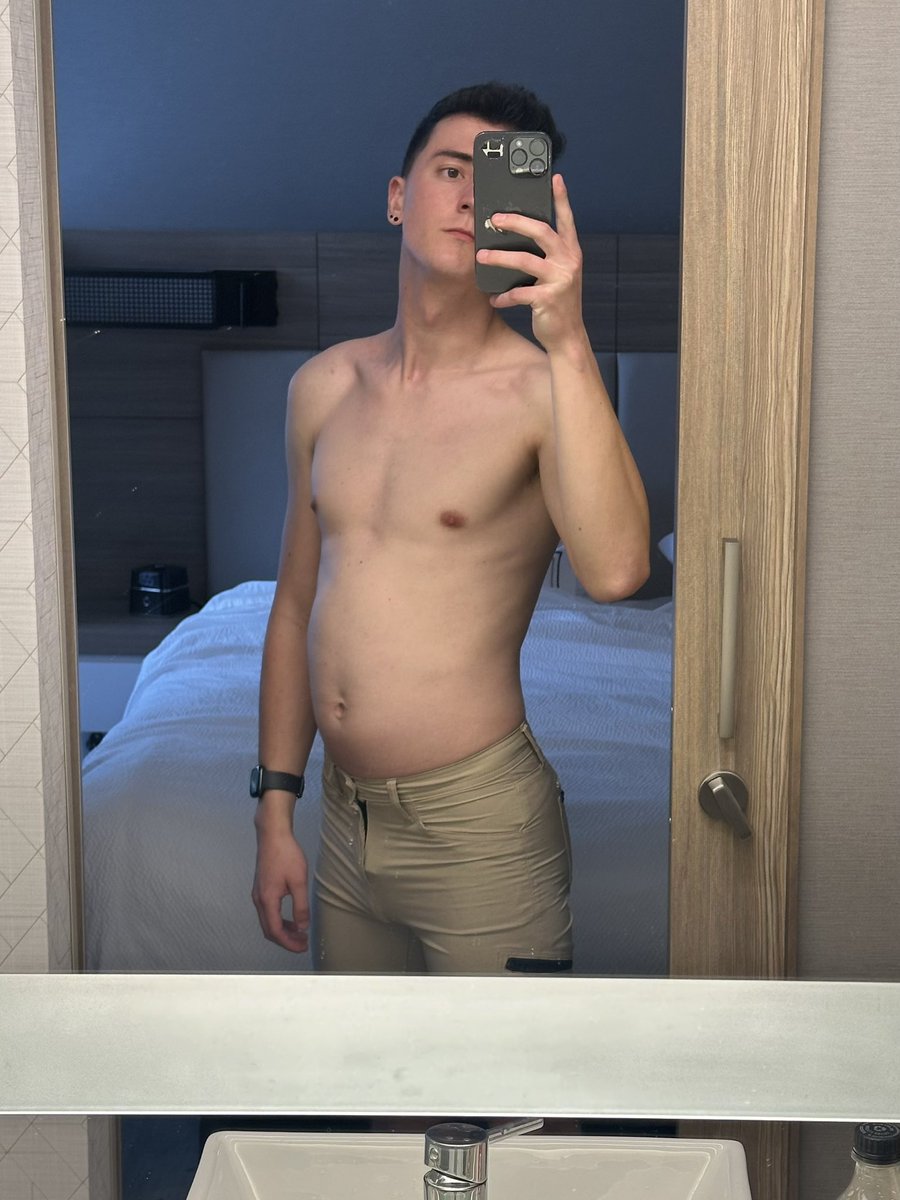 NickDeferson's tweet image. The Winter bulk has officially started! 💪🏻  I lost 18 lbs this Summer and plan on gaining it all back in the gym 🏋🏻‍♂️

Follow for free on my OnlyFans for weigh ins, gym pics, binges, and other content… 👀 

onlyfans.com/nickdeferson