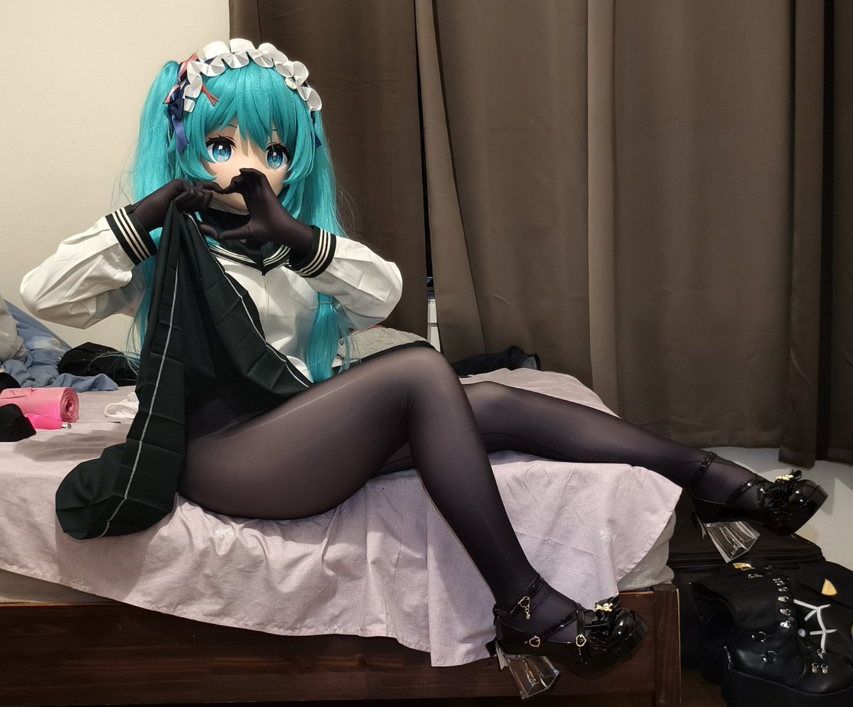 Lolileopard tweet media