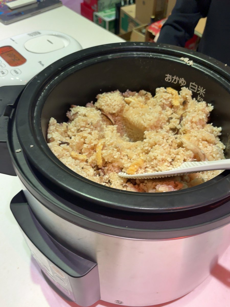 Go Bash Vol.2懇親会スタート！
OPTIMさんのお米をeveryさんが美味しく炊き上げてくれてます！！
わいわい！
#go_bash