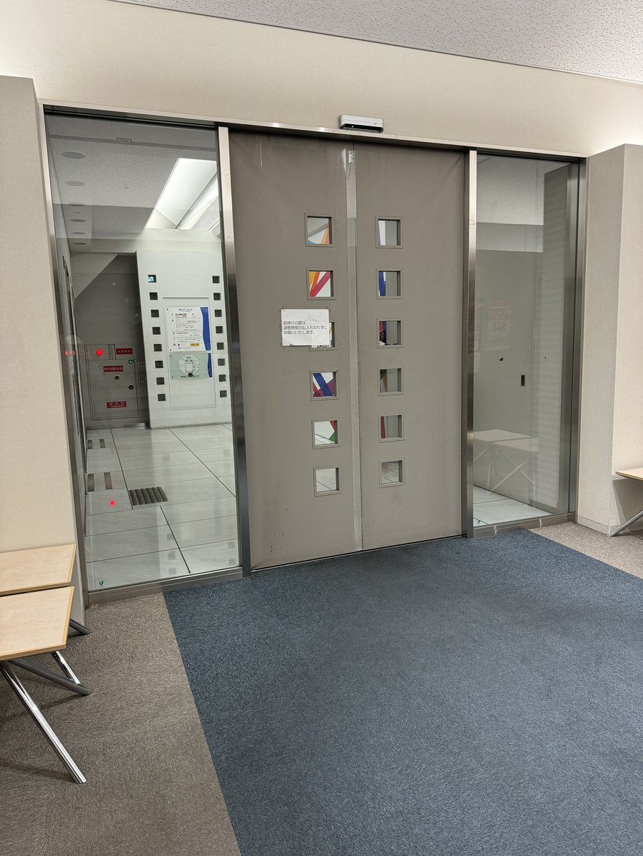yoshimotork's tweet image. コーナー「カケ々大喜利」もありますよ🙌
お題は「劇団四季のライオンキングに急遽ゲスト出演したビートたけしが、大はしゃぎして言ったまさかの一言とは」です🦁
まだまだ回答お待ちしています🔥

#らじこー #隣人 #ニコニコ笑顔で登校