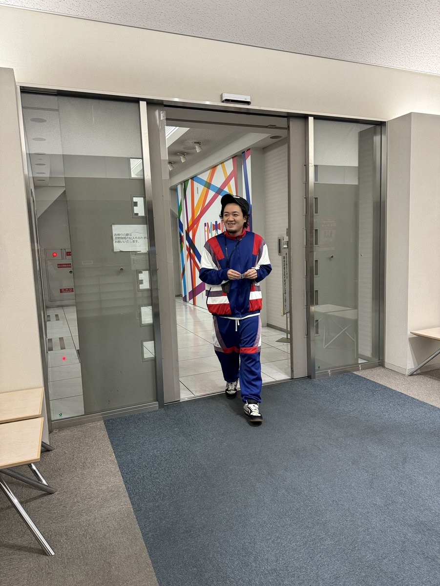 yoshimotork's tweet image. コーナー「カケ々大喜利」もありますよ🙌
お題は「劇団四季のライオンキングに急遽ゲスト出演したビートたけしが、大はしゃぎして言ったまさかの一言とは」です🦁
まだまだ回答お待ちしています🔥

#らじこー #隣人 #ニコニコ笑顔で登校