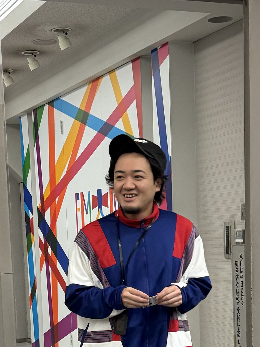 yoshimotork's tweet image. コーナー「カケ々大喜利」もありますよ🙌
お題は「劇団四季のライオンキングに急遽ゲスト出演したビートたけしが、大はしゃぎして言ったまさかの一言とは」です🦁
まだまだ回答お待ちしています🔥

#らじこー #隣人 #ニコニコ笑顔で登校