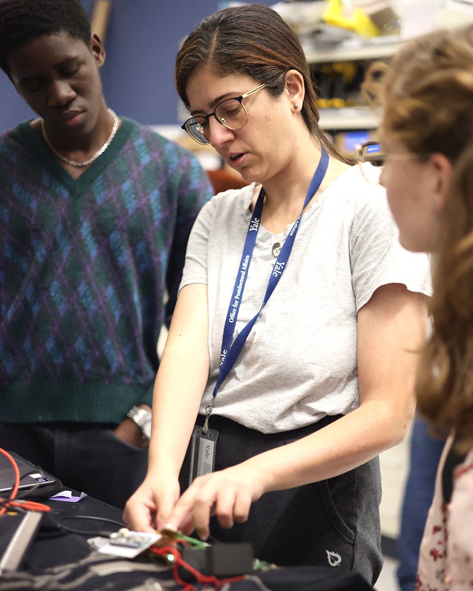 YaleEngineering's tweet image. 🔬 Lab Notes: In @theFaboratory Lab, Postdoc Rawan Omar is developing wearable garments with all-fabric sensors – breathable, comfortable motion-capture tech that could transform sports, health monitoring &amp;amp; beyond.

#LabNotes #WearableTech #STEM #WhatsNext