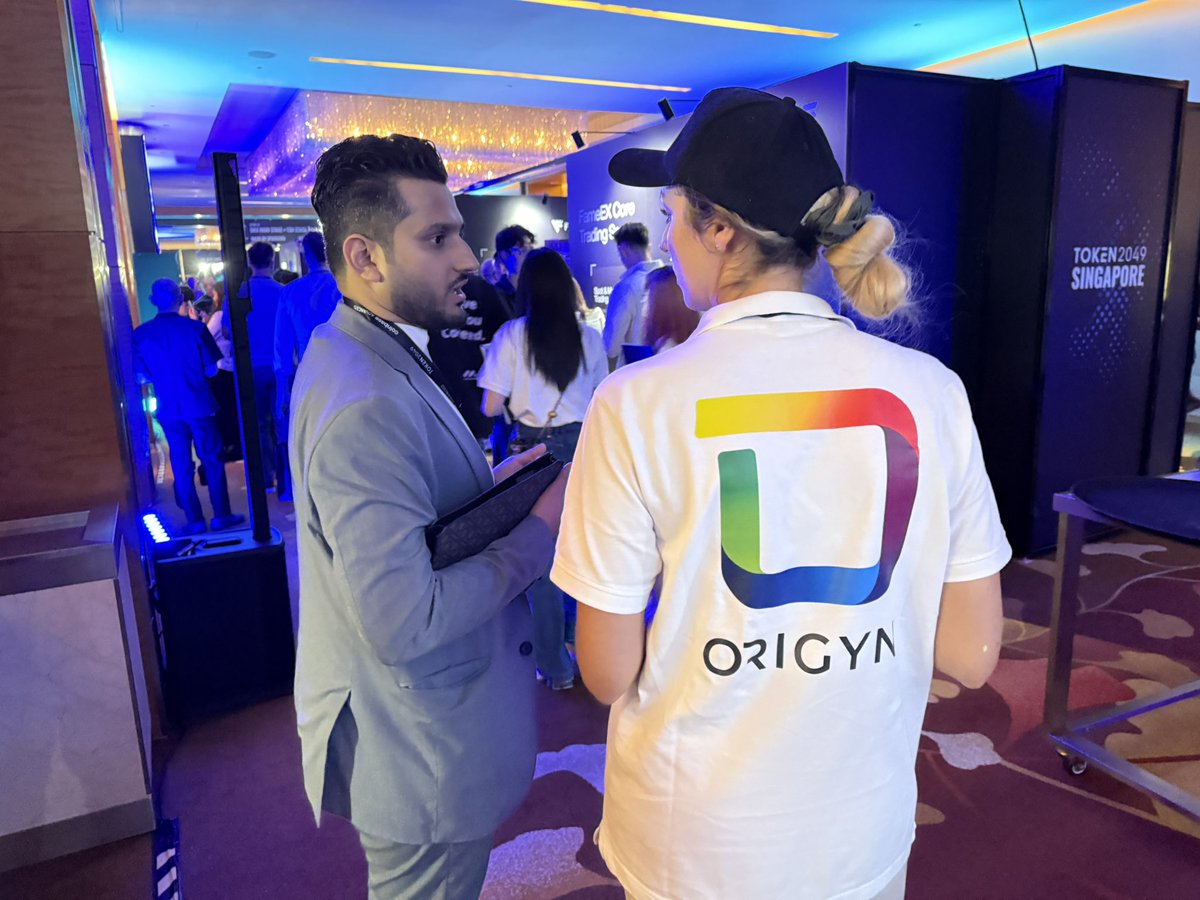 ORIGYNTech's tweet photo. What a week! ORIGYN had an amazing time at @token2049 🇸🇬

✅ All ORIGYN socks = gone
✅ 1,000+ flyers handed out
✅ New collaborations in motion

🔥  We’re not just showing up, we’re taking over the RWA space!

Let’s keep building $OGY! https://t.co/CHTo8ZyLKZ