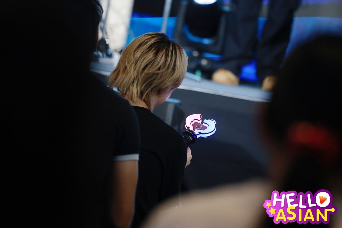 คนก็น่ารัก บงก็น่ารักกก

2ND SHOWCASE OF ZEEPRUK  
#ZeePrukPressConStation
#BreakingHeartStation
#ZeePruk2ndSingle
#ZeeNuNew #Zeepruk 
 #Nunew #DMDMUSIC