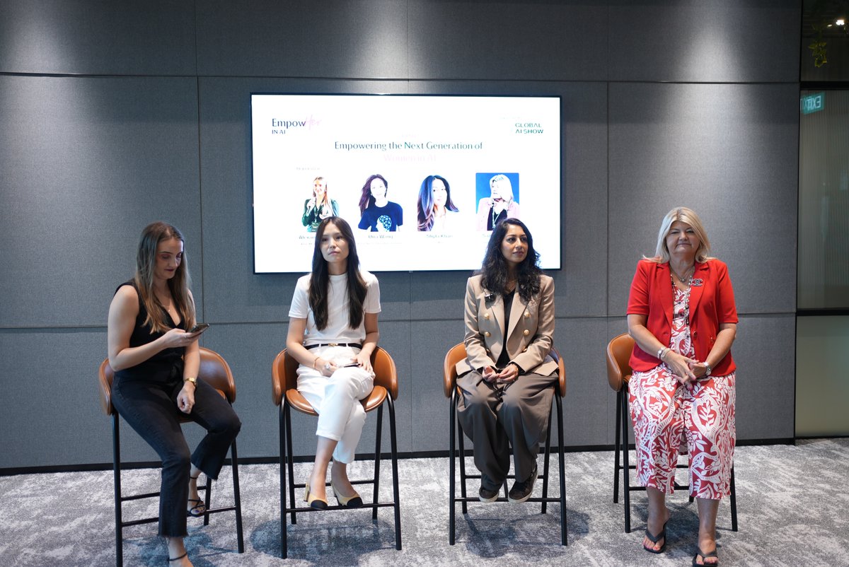 EmpowHERinAI's tweet image. Talk about girl power right here 💖 Still can&apos;t get over our power lineup during last week&apos;s Empowher in AI panel at the #SingaporeInnovationWeek ✨

Alexandra Nicorici @frogule , KOL Manager at @Bybit_Official &amp;amp; Founder of @web3mktghack 

Una Wang @UnaWCX , Founder &amp;amp; CEO of…