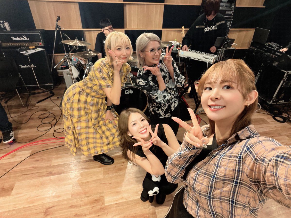 あしたはシアーフェス❤️❤️‍🔥

打上花火
とくべチュ、して
ROSE
唱　にでるよ✨

本当に沢山準備したので
楽しんでくれると嬉しいなー！❤️‍🔥✨
よろしくね❤️‍🔥

#シアーミュージックフェス2025