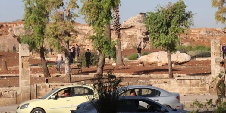 Şêxmeqsûd ve Eşrefiyê’de abluka sürüyor

HTŞ'ye bağlı silahlı güçlerin Halep’in Şêxmeqsûd ve Eşrefiyê mahallelerindeki ablukası sürüyor.

➡️tinyurl.com/37atzu3t