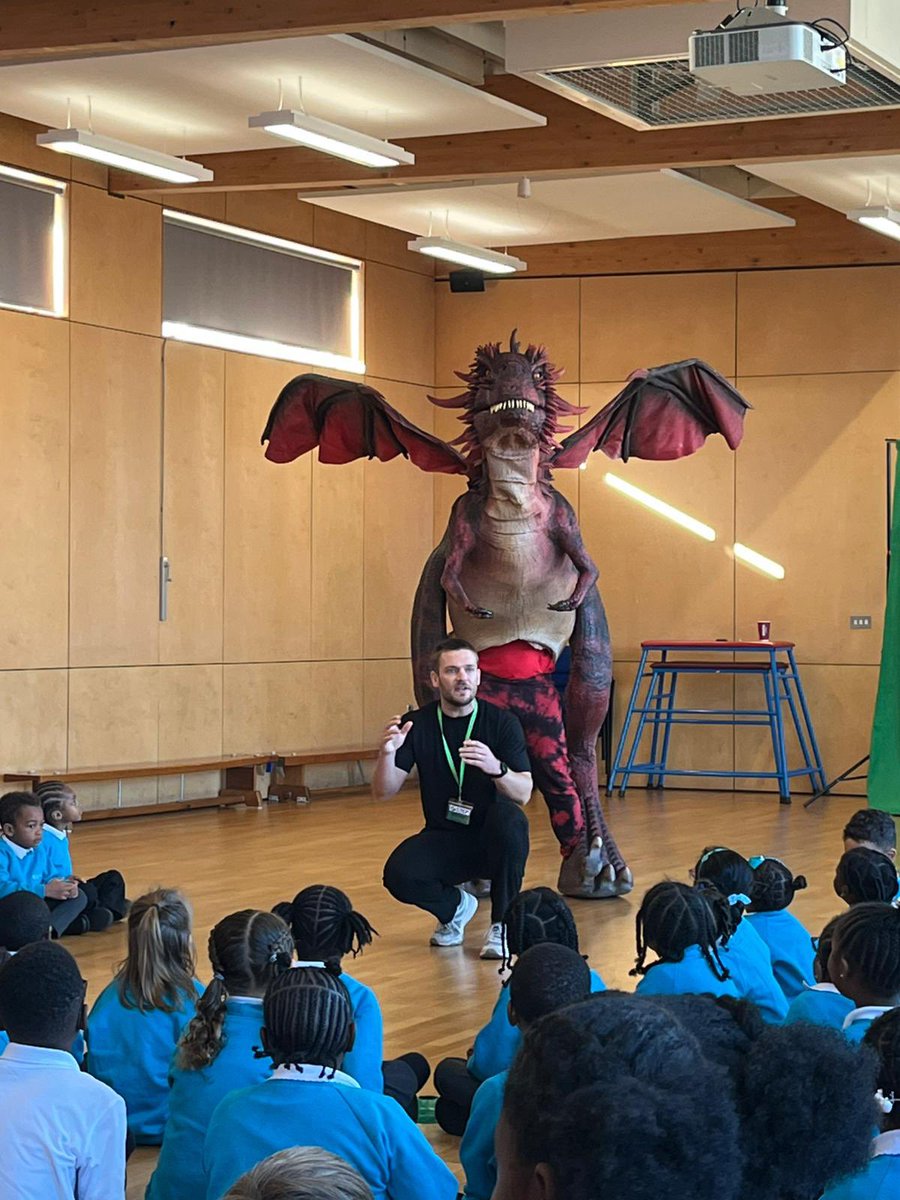 How to inspire writing at Turnham Academy…invite dragons in of course! 🐉 
<a href="/thesteptrust/">STEP Academy Trust</a> #PUPAC #Lewisham #school #Brockley #London #teachers #education #books #reading #writing #dragons