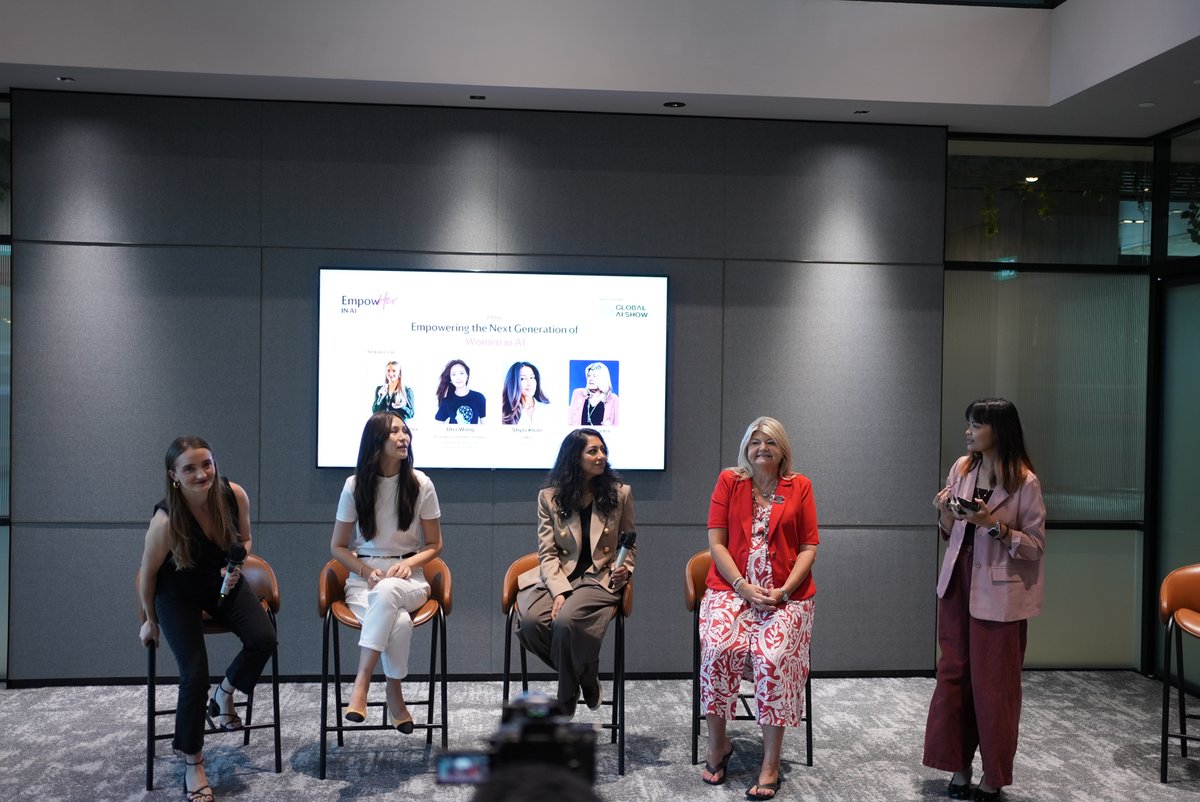 EmpowHERinAI's tweet image. Talk about girl power right here 💖 Still can&apos;t get over our power lineup during last week&apos;s Empowher in AI panel at the #SingaporeInnovationWeek ✨

Alexandra Nicorici @frogule , KOL Manager at @Bybit_Official &amp;amp; Founder of @web3mktghack 

Una Wang @UnaWCX , Founder &amp;amp; CEO of…