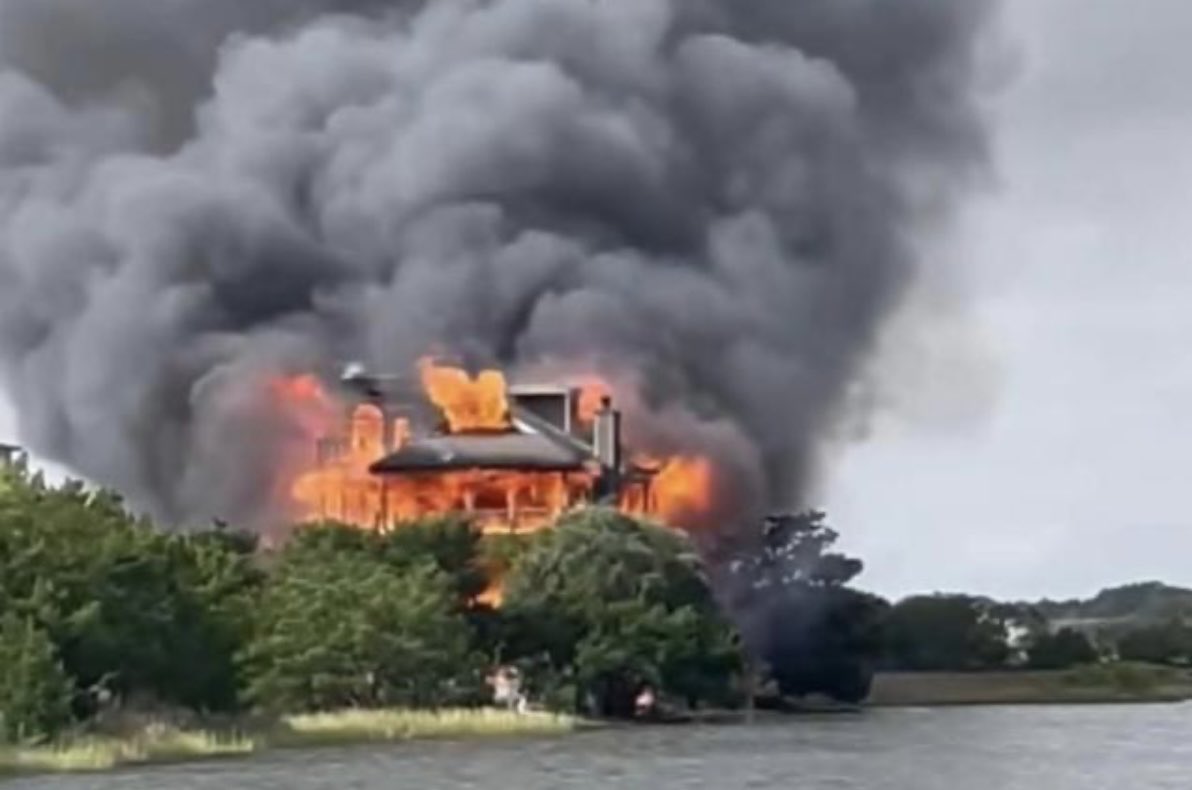 CAUSE AND EFFECT: The home of South Carolina Circuit Court judge Diane Goodstein was set on fire and burned to the ground after she received death threats, following criticism by the Trump administration. 
aol.com/articles/house…