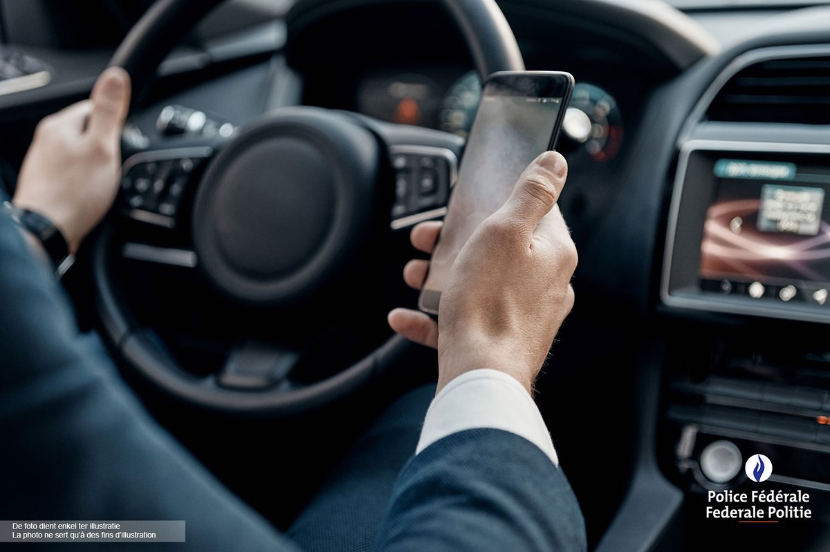 Opgelet: op 7 en 8 oktober houdt de Geïntegreerde Politie extra controles op afleiding achter het stuur. Wie tijdens het rijden afgeleid is, loopt aanzienlijk meer risico op ongevallen, al dan niet met dodelijke afloop.
Een verwittigd mens is er twee waard... #verkeersveiligheid