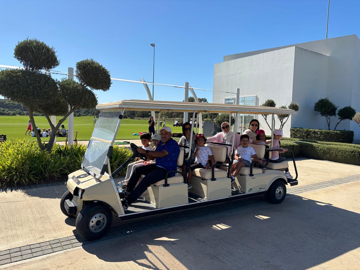 CEramonycajal's tweet image. El alumnado de Infantil 5 años disfrutó el viernes pasado de una magnífica excursión al campo de golf Al Haoura. 
Estuvieron jugando, practicando golf y plantaron árboles.
¡Se lo pasaron genial!
@AccEducativaExt @ConsejeriaEduc1  @ampatangerRyC #megustamicole #Golf