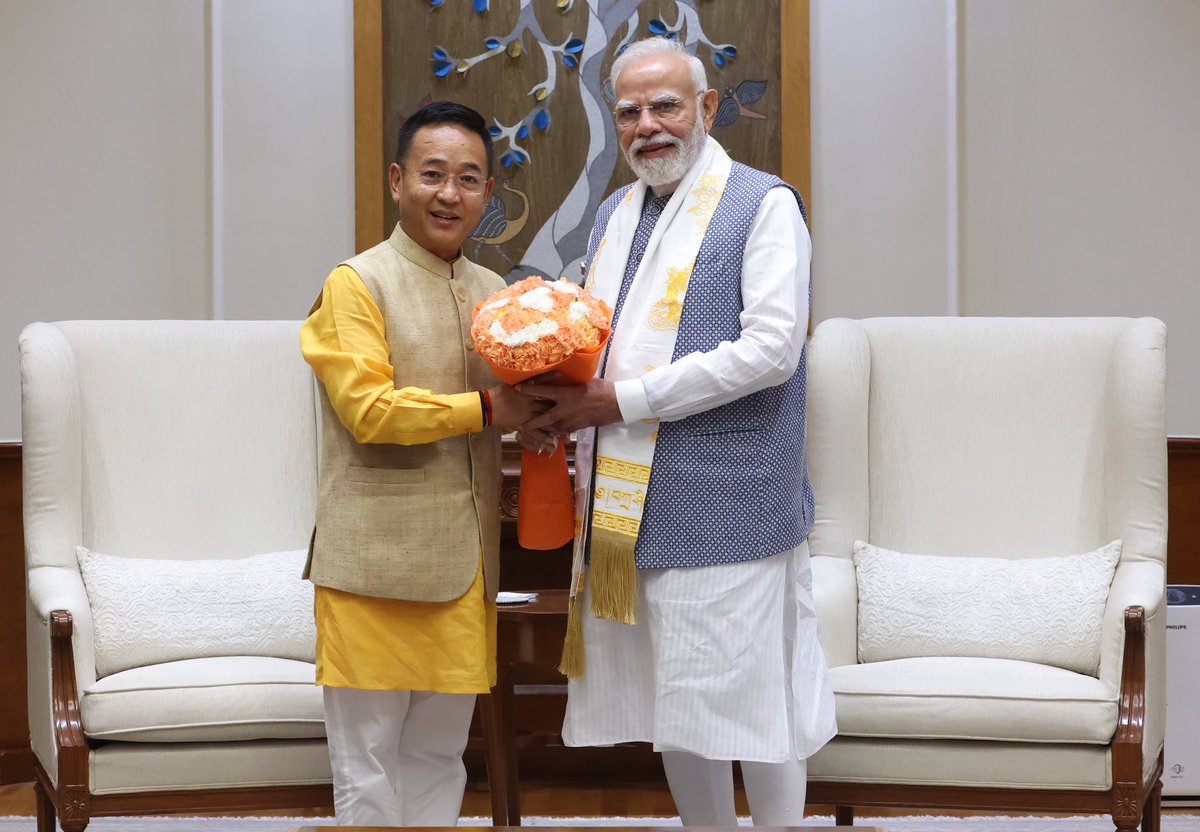 PSTamangGolay's tweet image. It was a great privilege for me to call on the Hon’ble Prime Minister, Shri @narendramodi Ji, and on behalf of the people of Sikkim, convey our deepest gratitude for his visionary leadership, constant support, and encouragement that continue to guide Sikkim’s journey of peace,…