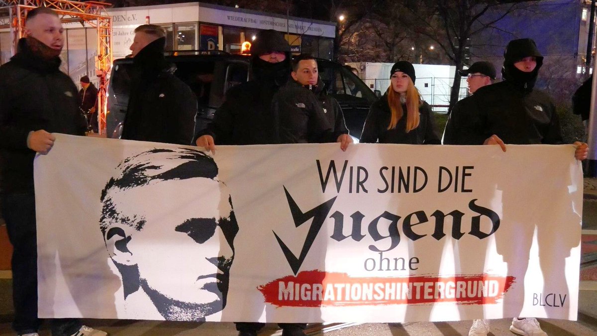 AIB (@antifainfoblatt) on Twitter photo Der kurze Sommer der „Elblandrevolte“
2024 machte die Dresdner Neonazigruppe „Elblandrevolte“ Schlagzeilen. Nach einem Jahr ist es Zeit für einen Rück- und Ausblick.
➔ antifainfoblatt.de/aib146/der-kur…
Gastbeitrag: <a href="/naziwatchdd/">Antifa Recherche Team Dresden</a> 
Screenshot: Instagram / Telegram Der kurze Sommer der „Elblandrevolte“
2024 machte die Dresdner Neonazigruppe „Elblandrevolte“ Schlagzeilen. Nach einem Jahr ist es Zeit für einen Rück- und Ausblick.
➔ antifainfoblatt.de/aib146/der-kur…
Gastbeitrag: <a href="/naziwatchdd/">Antifa Recherche Team Dresden</a> 
Screenshot: Instagram / Telegram