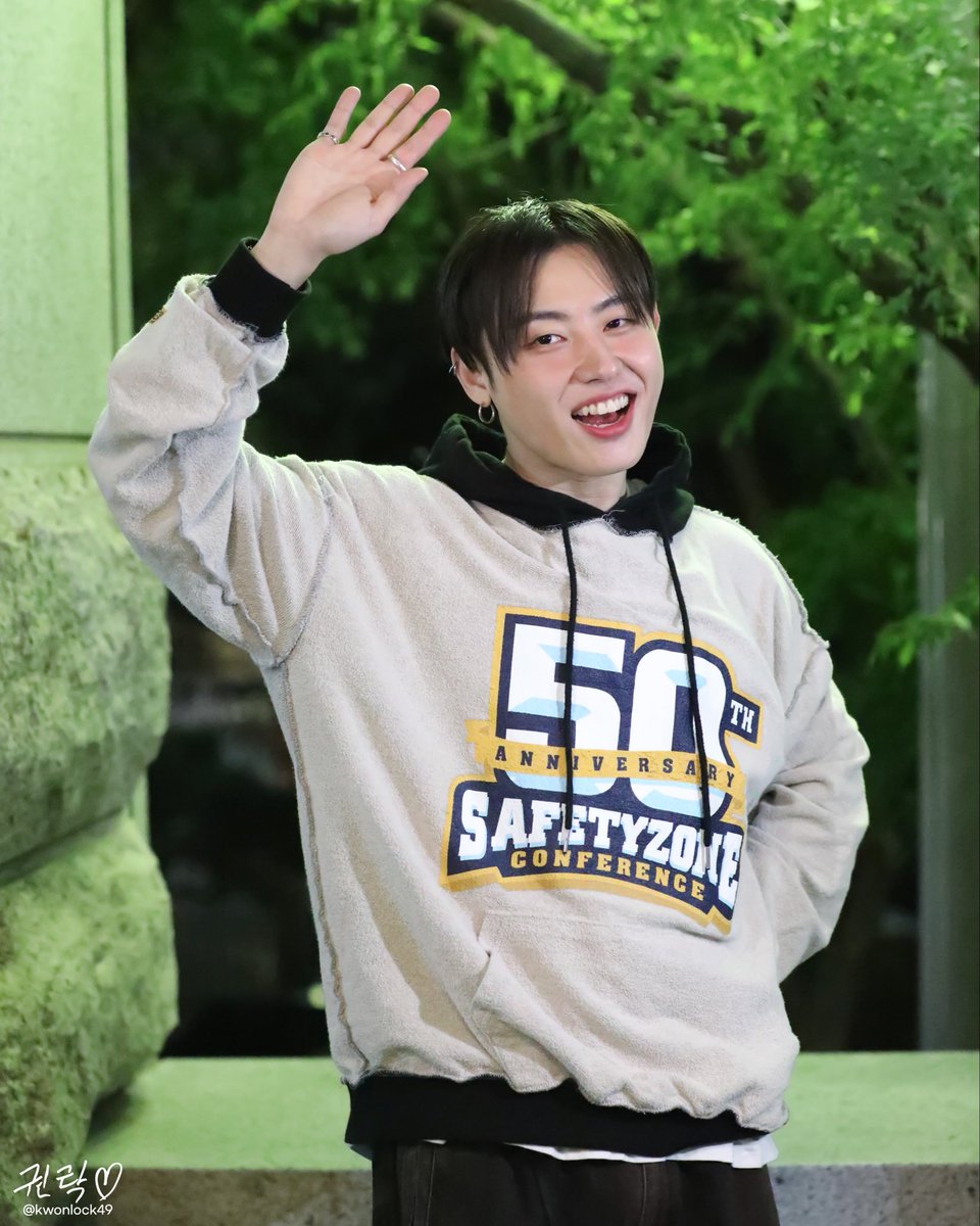 251003 설공찬 퇴근길 

난 저승의 설공찬이니까!!!!!

#유권 #블락비 #블락비유권 #BLOCKB #UKWON #설공찬 #이비컴퍼니