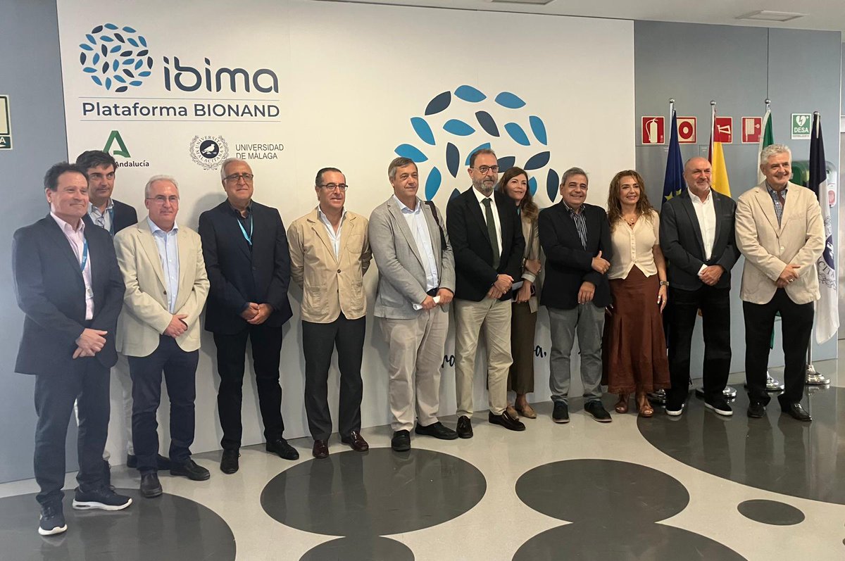fguma's tweet photo. Eugenio Luque y Macarena Parrado, director y subdirectora de la #FGUMA, han acudido esta mañana a la presentación de la Memoria de Actividades 2024 de @_ibima
👏 Enhorabuena por estos datos que respaldan el valor de vuestra labor en #investigación https://t.co/XRuloQmNrW