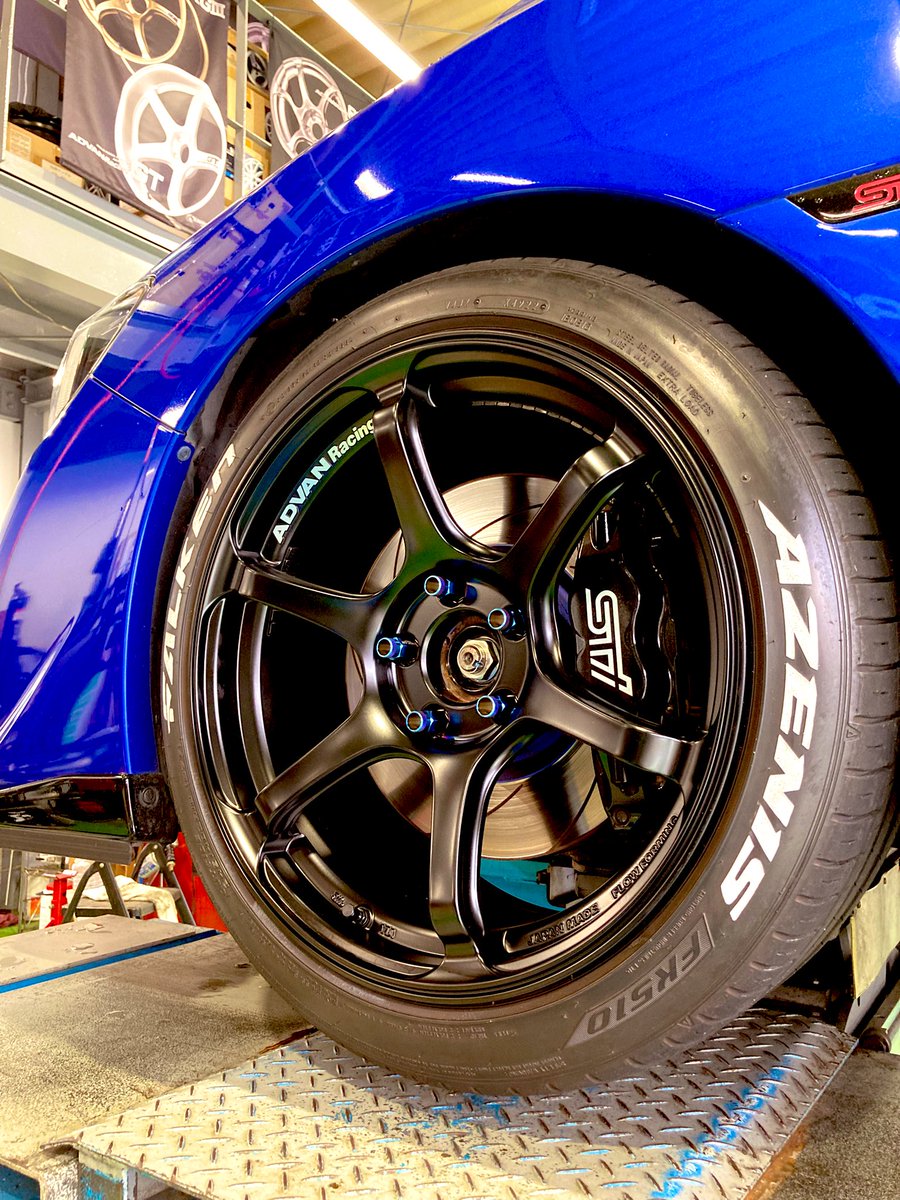 VAB_555's tweet image. ついに念願のホイール交換！！！
納期が半年以上は流石に長かった😂
でも待ちが長かった分、嬉しさも増倍⤴️
めちゃカッコ良すぎる(´°̥̥̥̥̥̥̥̥ω°̥̥̥̥̥̥̥̥｀)

#アドバンレーシング
#ヨコハマホイール
#rg4
#vab