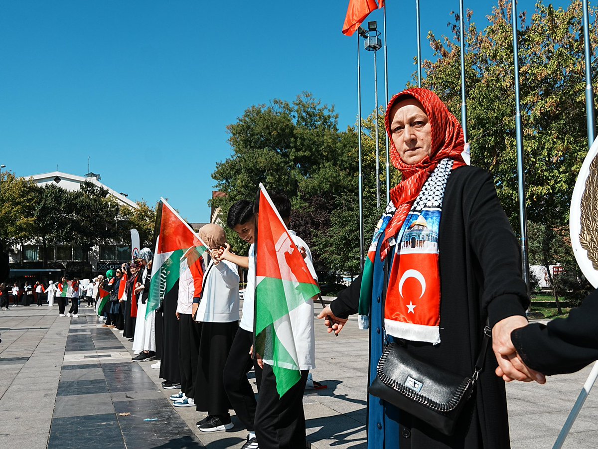duzcebld's tweet photo. Gazze İçin Kenetlendik 🇹🇷 🇵🇸 

Zulmün karşısında susanlar değil, direnenler, mücadele edenler kazanacak... 

Düzce'den Gazze'ye, direnişe bin selam... https://t.co/pE8yprbayp