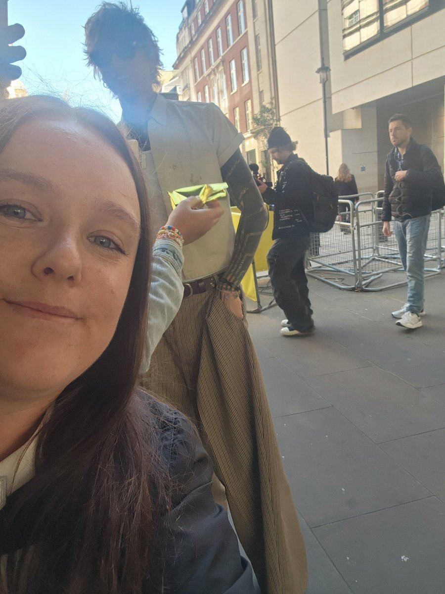 SClubJesse's tweet photo. An absolute pleasure chatting with you again! Vampire Diaries with a string arrangement goes HARD. SO PROUD OF YOU. Glad to be out here from Australia again supporting you! I'm on this world tour with you buddy! @mgk https://t.co/z9t7I3hpon