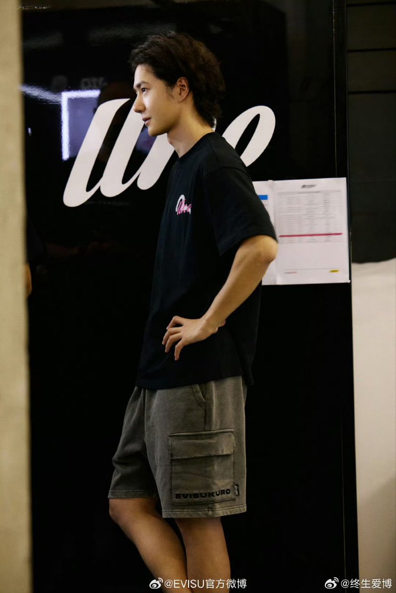 EVISU

On the track, strength meets passion.
With constant training, Wang Yibo pushes beyond his limits  racing with love and determination.
EVISU proudly signs racer Wang Yibo, starting a new journey full of speed and excitement.

#WangYibo