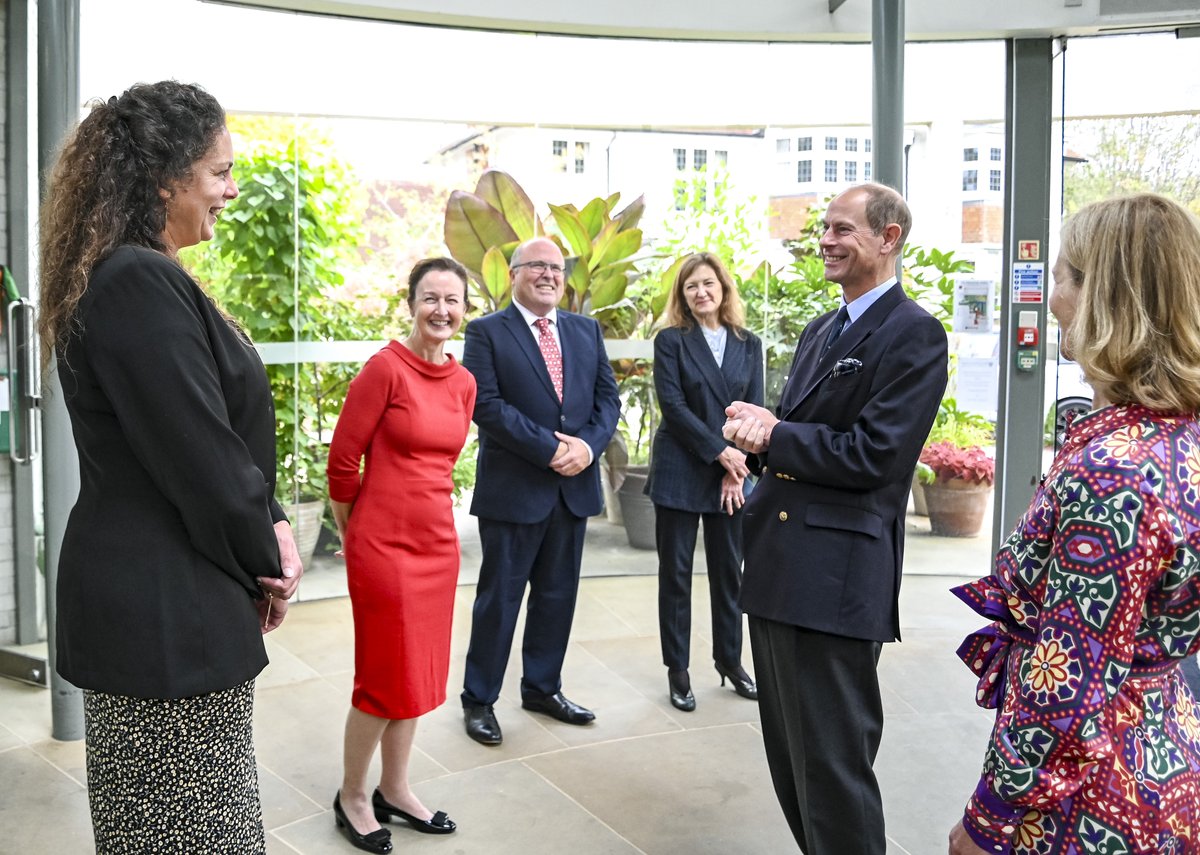 Cambridge_Uni's tweet image. We were honoured to welcome HRH The Duke of Edinburgh @RoyalFamily  to @MECCambridge to celebrate a day of art and sport. 

He also met with students who had completed the DofE Award and launched the first National Real Tennis Open Event: cam.ac.uk/news/hrh-the-d…