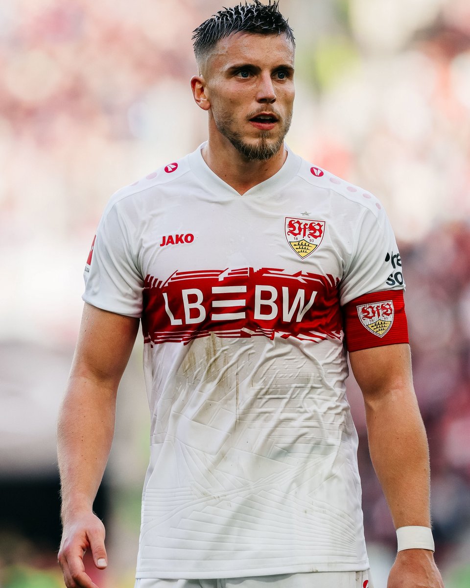 VfB's tweet photo. Ermedin #Demirovic fällt vorerst aus

Bei Stürmer Ermedin Demirovic wurde eine beginnende Fraktur der Fußwurzel diagnostiziert.

Hier geht's zur Meldung: https://t.co/OiLJEbEa9o

Gute Besserung, "Medo"!

#VfB | #VfB1893 https://t.co/N7sfY2U3w8