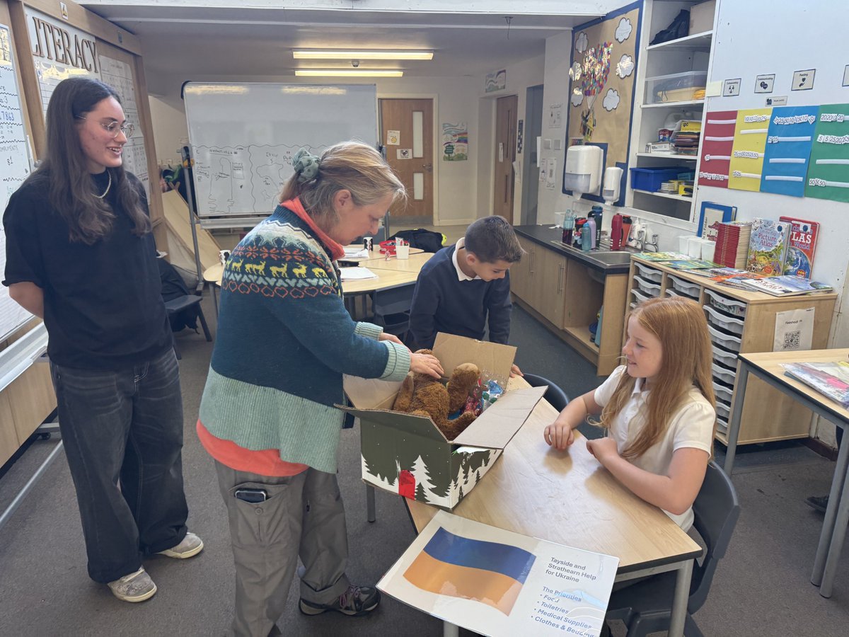 InchturePrimary's tweet photo. P3/4 were visited by Jane from 'Tayside&Strathearn Help4Ukraine', who brought along a very special guest, Irina. She spoke and answered questions about her experiences as a refugee fleeing the war, and adapting to life in Scotland.
🇺🇦 #article22 #article38 #feeling #adapting https://t.co/jgkfgYLEHu