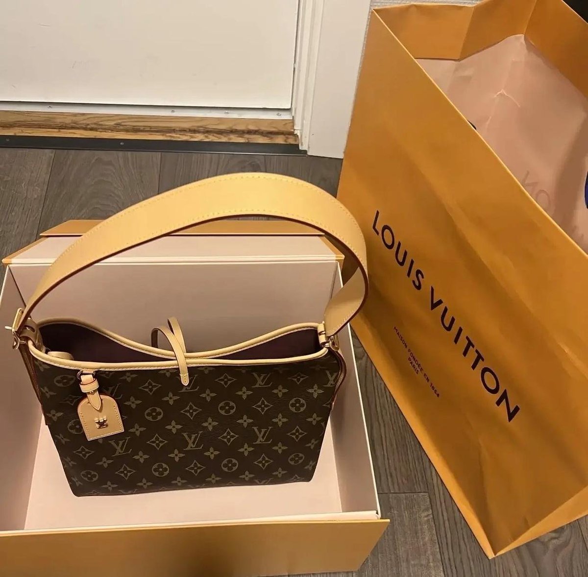 feucysdf's tweet image. 今日はバッグを買って、とっても嬉しい！🎉👜