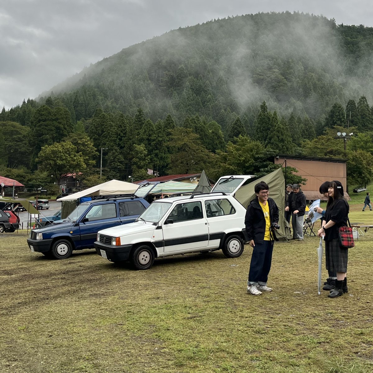 yuki_clx's tweet image. 晴れ男のはずなのに…パンダリーノ 秋キャンプは2日とも雨(~_~;) それでも37台が集まり賑やかなキャンプになりました。差入れやカンパやサプライズもたくさんで感謝☆
#パンダリーノ #pandarino #フィアットパンダ #fiatpanda #seatpanda #seatterra #seattrans #秋のパンダリーノ #ウッディパル余呉