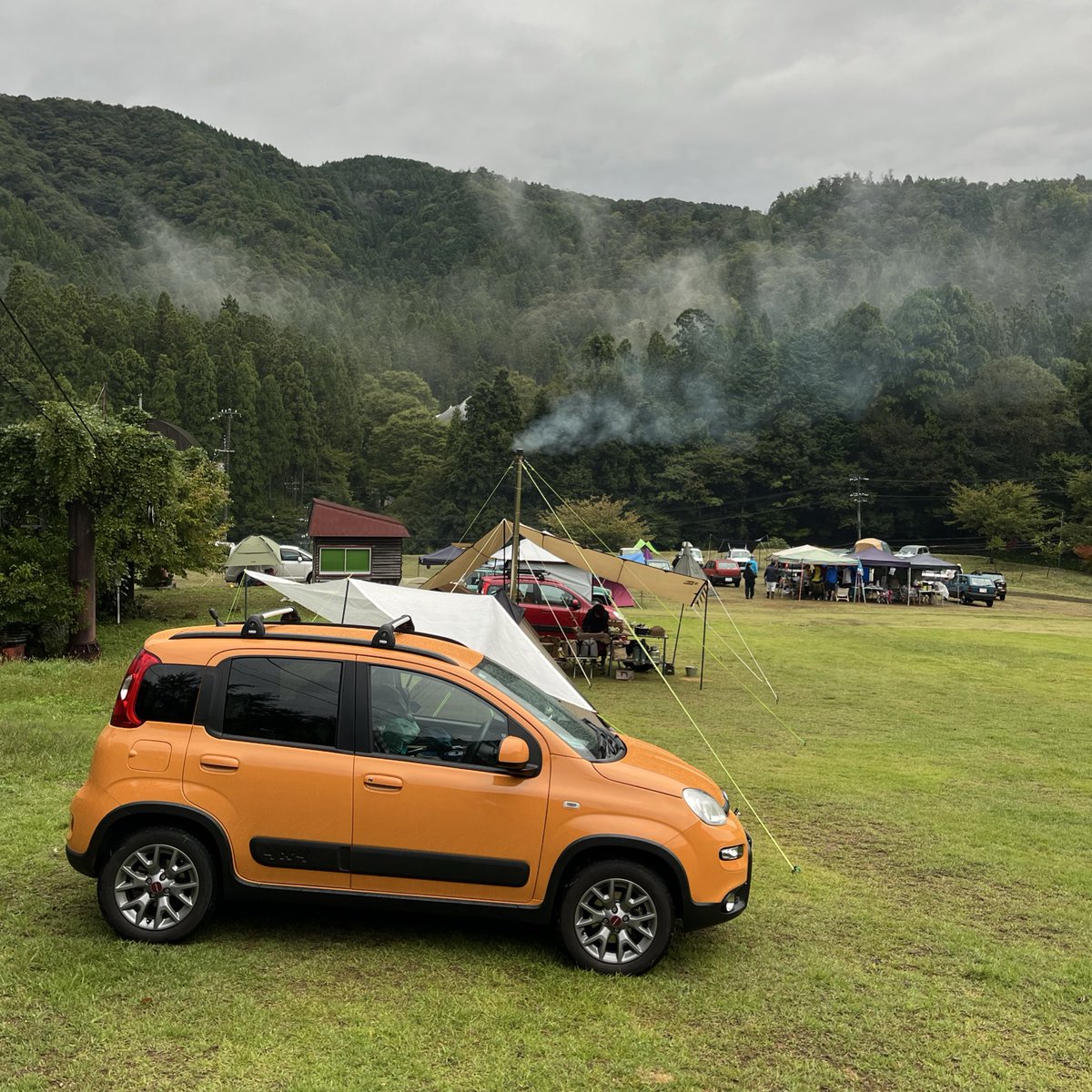 yuki_clx's tweet image. 晴れ男のはずなのに…パンダリーノ 秋キャンプは2日とも雨(~_~;) それでも37台が集まり賑やかなキャンプになりました。差入れやカンパやサプライズもたくさんで感謝☆
#パンダリーノ #pandarino #フィアットパンダ #fiatpanda #seatpanda #seatterra #seattrans #秋のパンダリーノ #ウッディパル余呉