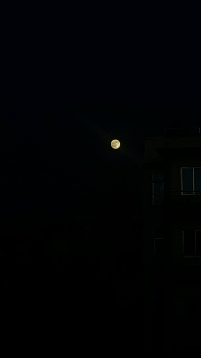 pgpratiksha's tweet image. कोजाग्रतको चन्द्रमा । 

#dashain #people #places #culture #lifestyle #life #nepal #pgpgraphy