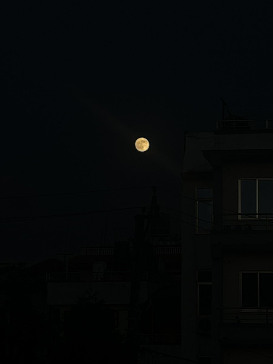 pgpratiksha's tweet image. कोजाग्रतको चन्द्रमा । 

#dashain #people #places #culture #lifestyle #life #nepal #pgpgraphy