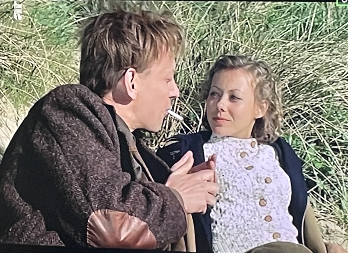 tempusultima's tweet image. Jonnet ei tiedä mikä elokuva. Eikä moni muukaan. Perustuu Jack Higginsin menestysromaaniin. #donaldsutherland #jennyagutter #classicmovie