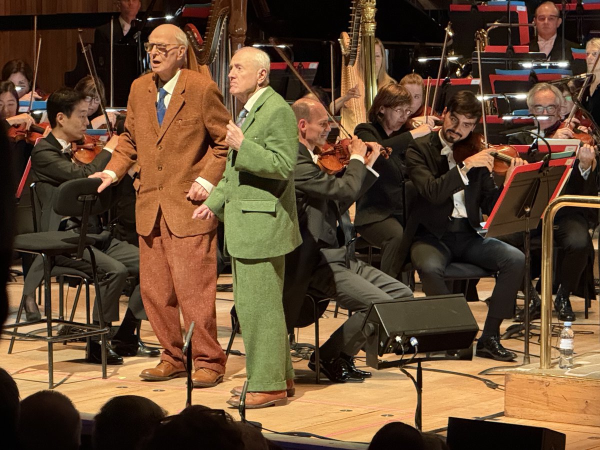 Harry Wilkin$ (@hs_wilkins) on Twitter photo ENJOYED SEEING THIS PAIR ON STAGE THOUGH. ENJOYED SEEING THIS PAIR ON STAGE THOUGH.