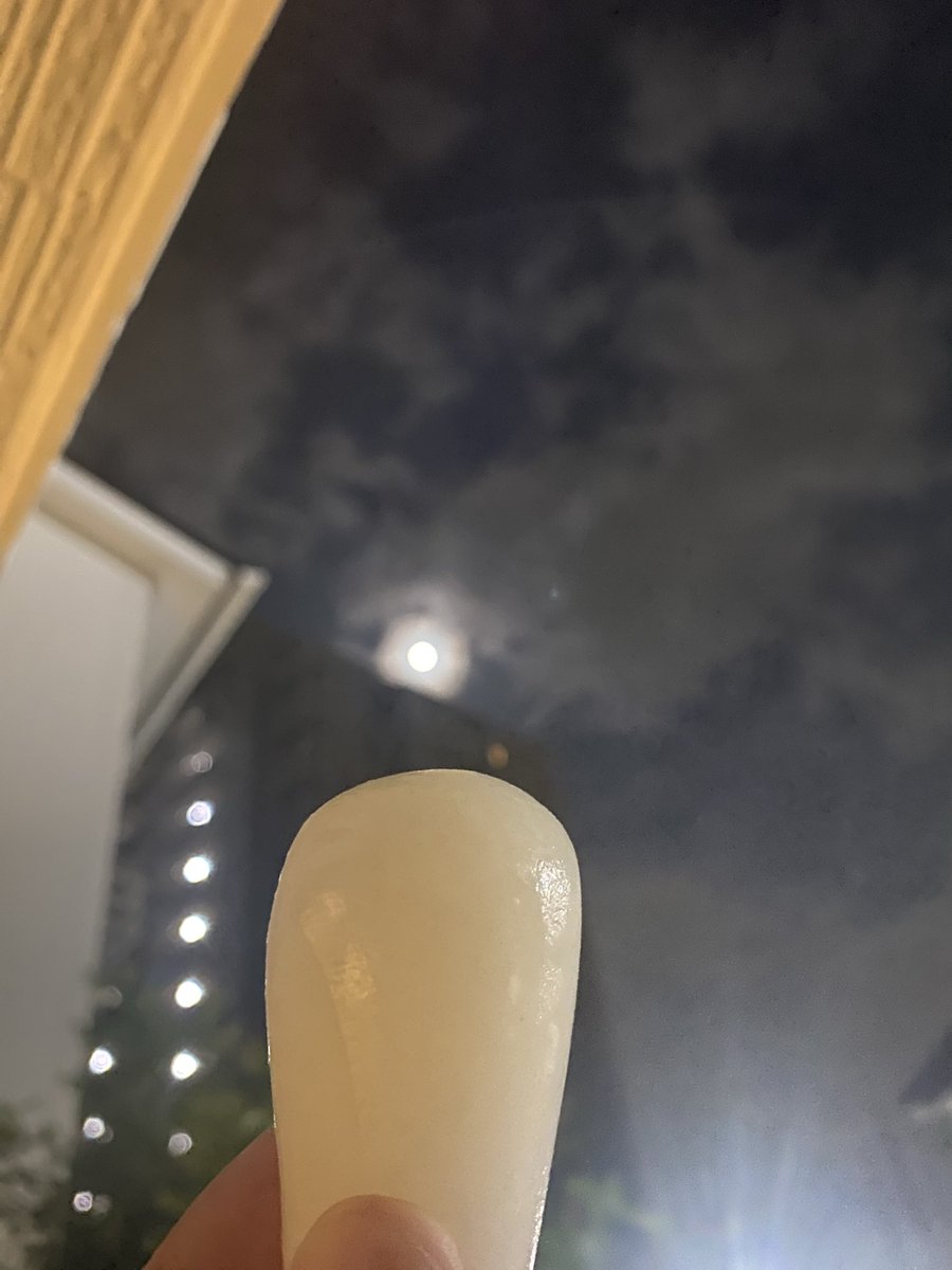 lucifferr41's tweet image. お月見🌕何がなんだかわからないだろうが、東海地方(ひょっとして名古屋だけ？)で「月見だんご」と言えば、この形状なのです✨