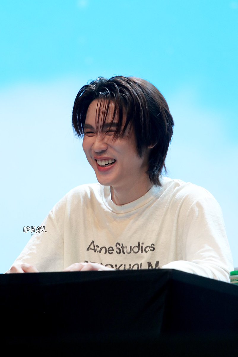PHAY_91's tweet image. 05.10.2025 : #GMMTVFANIVALXBounPrem

ยิ้มตาสระอิ 😆

BOUNPREM FANSIGN FANIVAL
#Prem_space #BounPrem #บุ๋นเปรม 
#ถ่ายวันนี้ลงตอนไหนอะฝ้าย