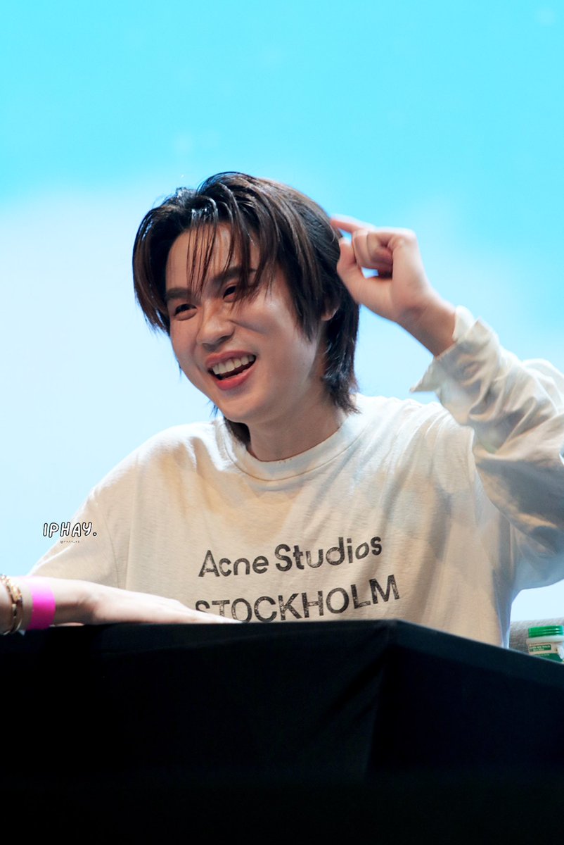 PHAY_91's tweet image. 05.10.2025 : #GMMTVFANIVALXBounPrem

ยิ้มตาสระอิ 😆

BOUNPREM FANSIGN FANIVAL
#Prem_space #BounPrem #บุ๋นเปรม 
#ถ่ายวันนี้ลงตอนไหนอะฝ้าย