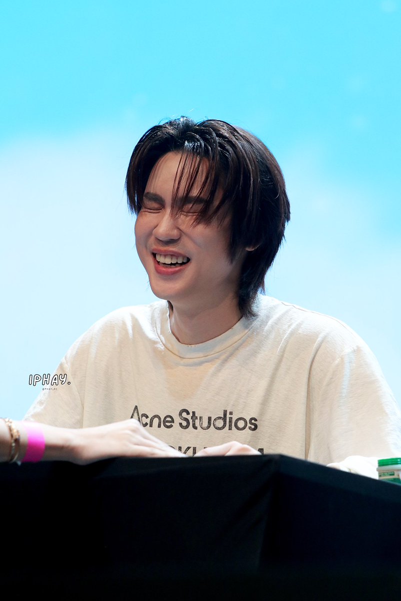 PHAY_91's tweet image. 05.10.2025 : #GMMTVFANIVALXBounPrem

ยิ้มตาสระอิ 😆

BOUNPREM FANSIGN FANIVAL
#Prem_space #BounPrem #บุ๋นเปรม 
#ถ่ายวันนี้ลงตอนไหนอะฝ้าย