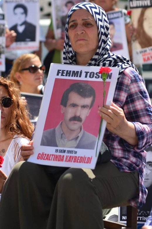 Beyaz Toros demişken… 
Babam 30 yıl önce evimizin önünden beyaz bir Toros’la kaçırıldı. Elimizde aracın plakası olmasına rağmen, İçişleri Bakanlığı “özel yaşamın gizliliği” gerekçesiyle bize bilgi vermedi. Babamın kaçırılmasına karışan 34 UD 597 plakalı aracın kime ait olduğunun