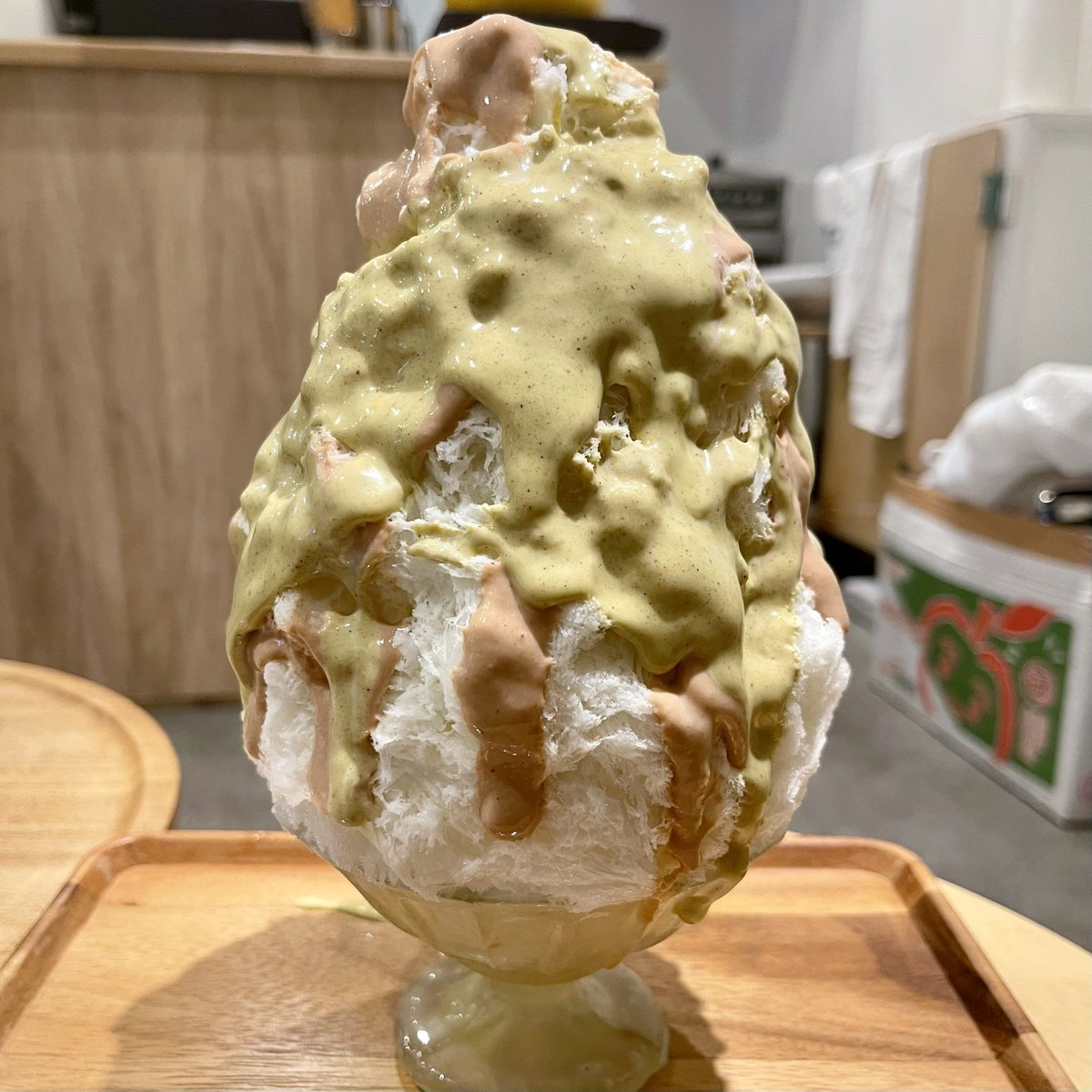 tomohiro3210's tweet image. 「BeeHive」
「ピスタチオと栗」
メニュー名だけで超上がる
ここのピスタチオだもの
今回は自家焙煎じゃないにしてもやっぱり美味しい
栗とピスタチオの組み合わせ最高です
#BeeHive #旗の台 #かき氷 #ピスタチオと栗