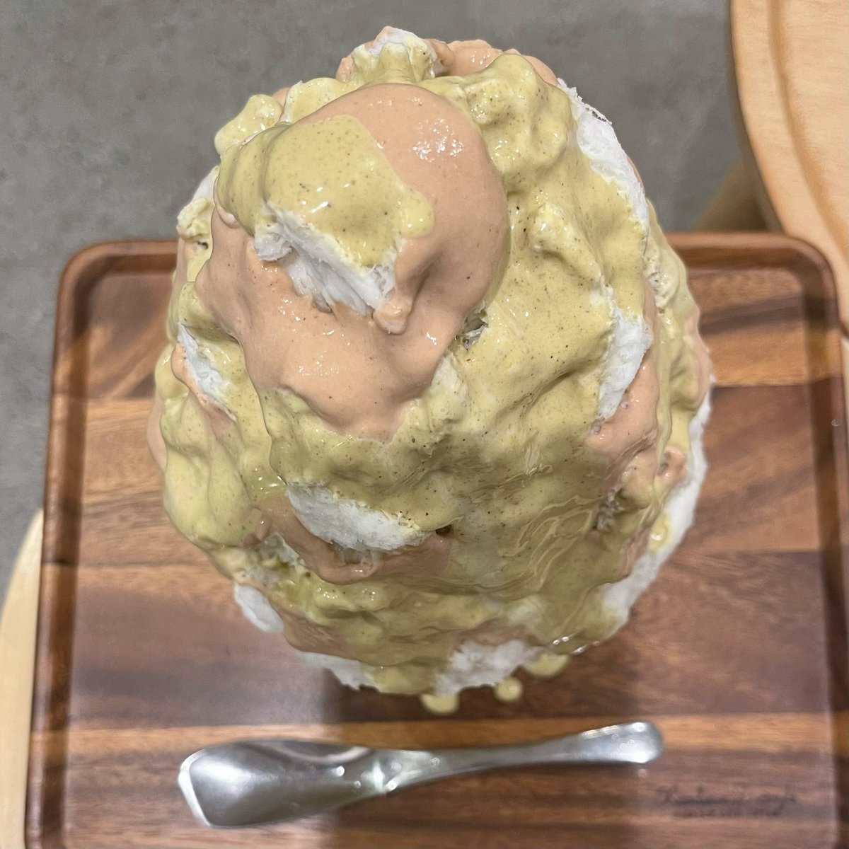 tomohiro3210's tweet image. 「BeeHive」
「ピスタチオと栗」
メニュー名だけで超上がる
ここのピスタチオだもの
今回は自家焙煎じゃないにしてもやっぱり美味しい
栗とピスタチオの組み合わせ最高です
#BeeHive #旗の台 #かき氷 #ピスタチオと栗