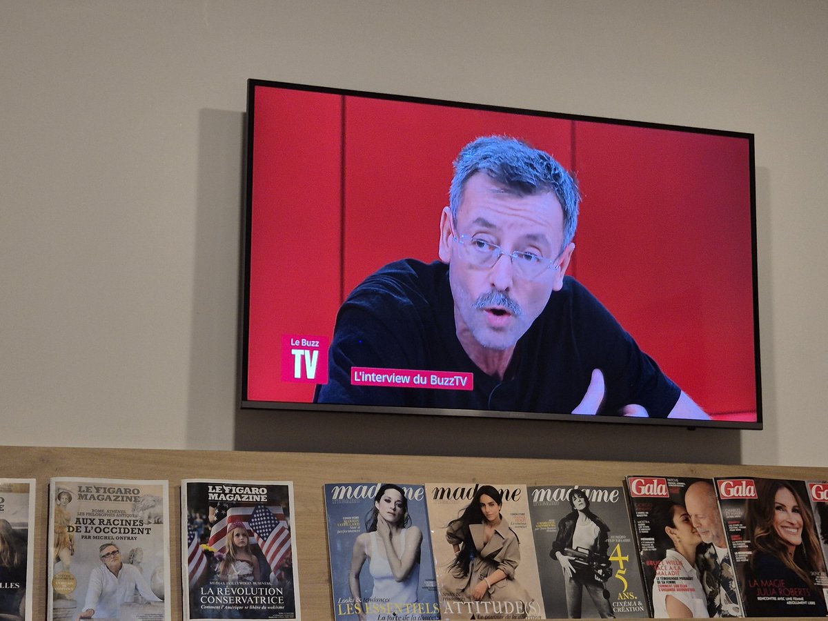 lequipe_pro's tweet image. Retrouvez Olivier Ménard dans le "Buzz TV" pour parler de la 4000e de @lequipedusoir 📺
Diffusé aujourd'hui à 18h30 sur @LeFigaroTV et à 17h sur le site de @Le_Figaro !
À ce soir 21h15 sur @lachainelequipe pour la soirée spéciale 4000e 🙌